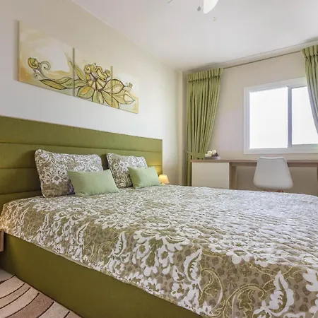 1bdr El Dorado Ocean View Americas